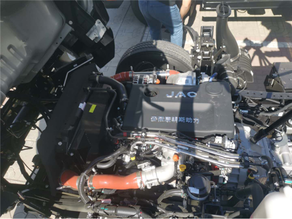 1603529178600.png 发动机只换不修?这款新上市的帅铃宽体安康160轻卡为何如此自信?1024749.png