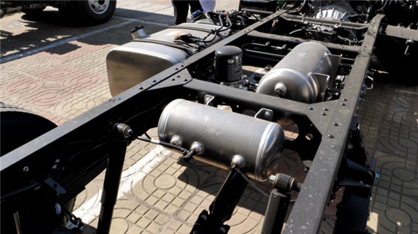 1603529199547.png 发动机只换不修?这款新上市的帅铃宽体安康160轻卡为何如此自信?10241127.png