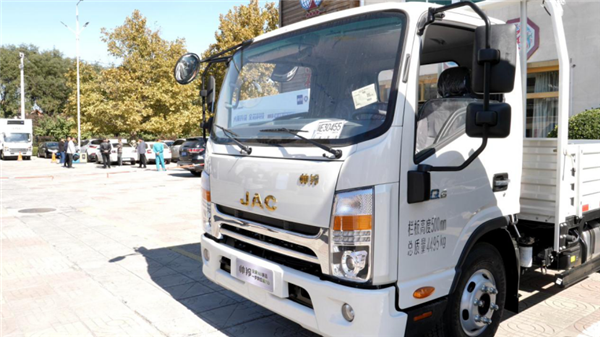 1603529220994.png 发动机只换不修?这款新上市的帅铃宽体安康160轻卡为何如此自信?10241413.png