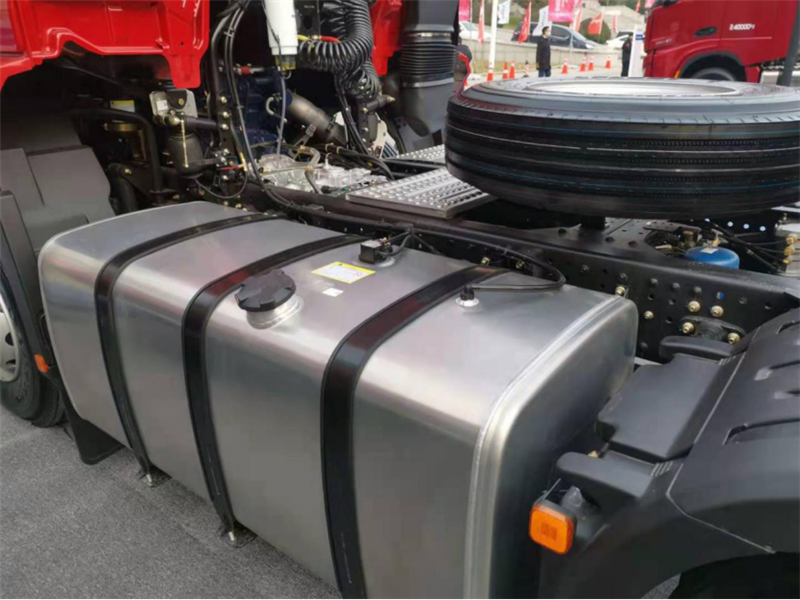 1607509229452.png 内外大换新,专属动力加轻量化升级,全新陕汽德龙M3000 S牵引车1502.png