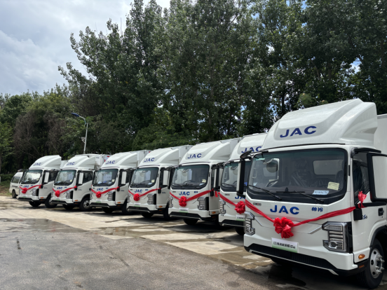 江淮新能源甩出一对“王炸”：ES9扛重活，ES6穿城巷，都是实力派