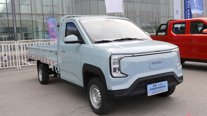 1.8米宽箱+150马力，解放首款战略小卡悦图：不仅能装，更是卡友的“创富利器”