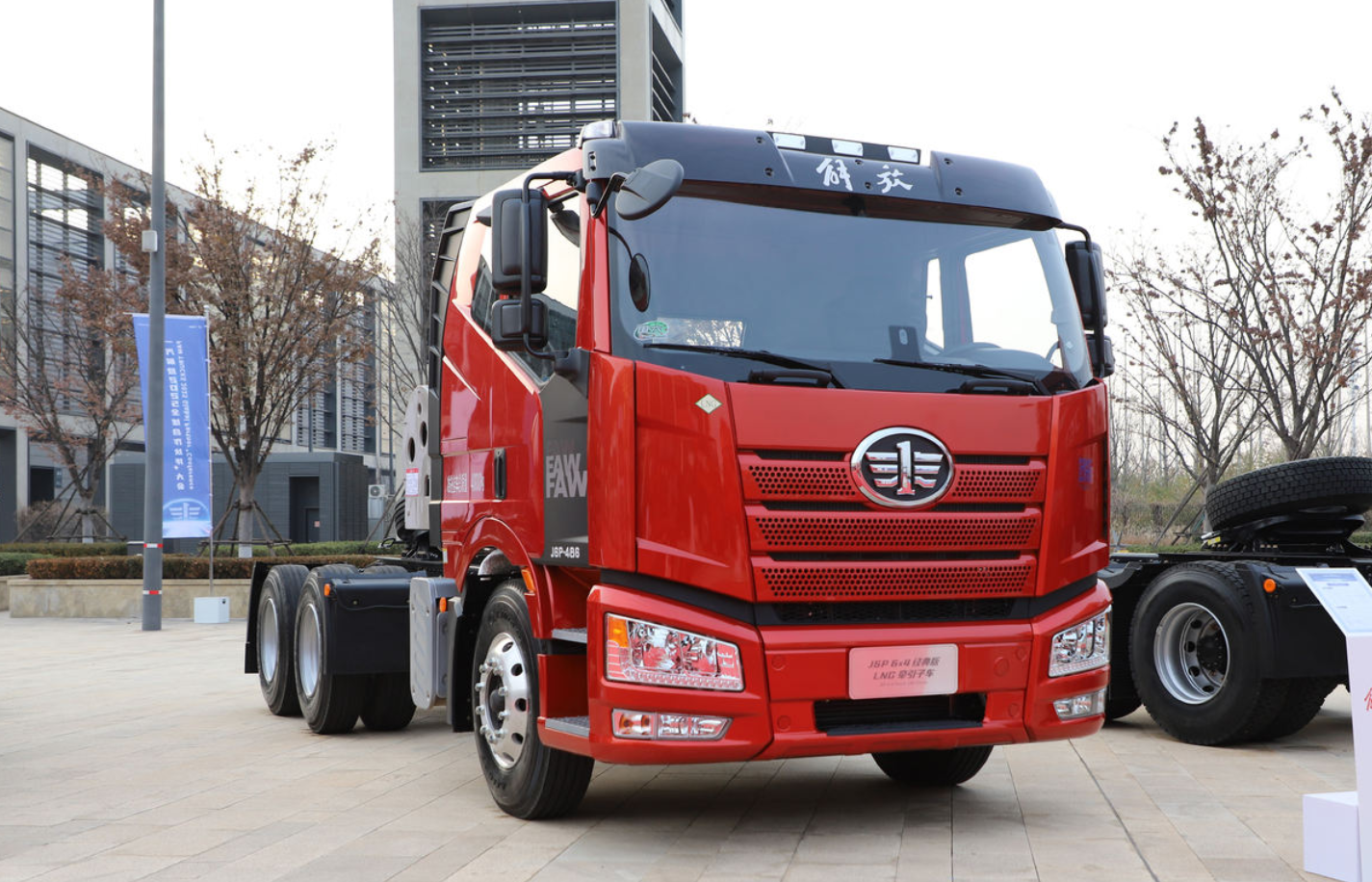 效率与绿色的最优解：深度剖析一汽解放J6 Pro新能源子母车的运输新范式