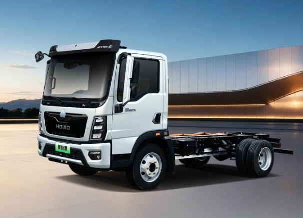 解锁N种货运跑法，HOWO新能源轻卡 以全能实力重塑城配创富逻辑